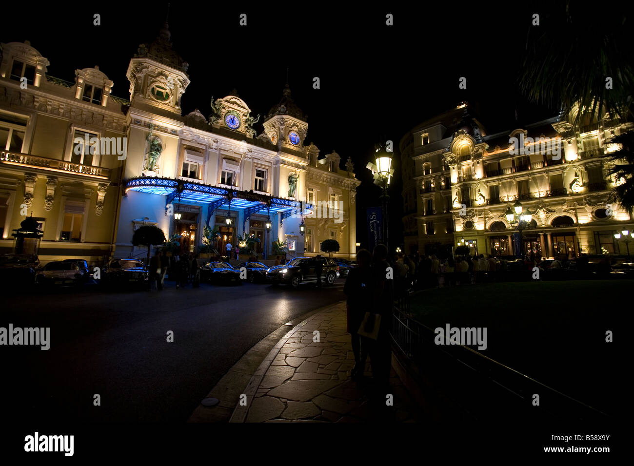 Bild zeigt das Casino von Monte Carlo und das Hotel De Paris in das Fürstentum Monaco Stockfoto