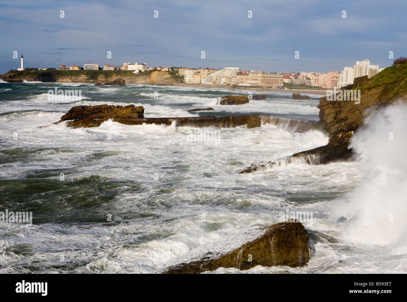 Wellen Absturz an Land in der französischen Stadt Biarritz Stockfoto