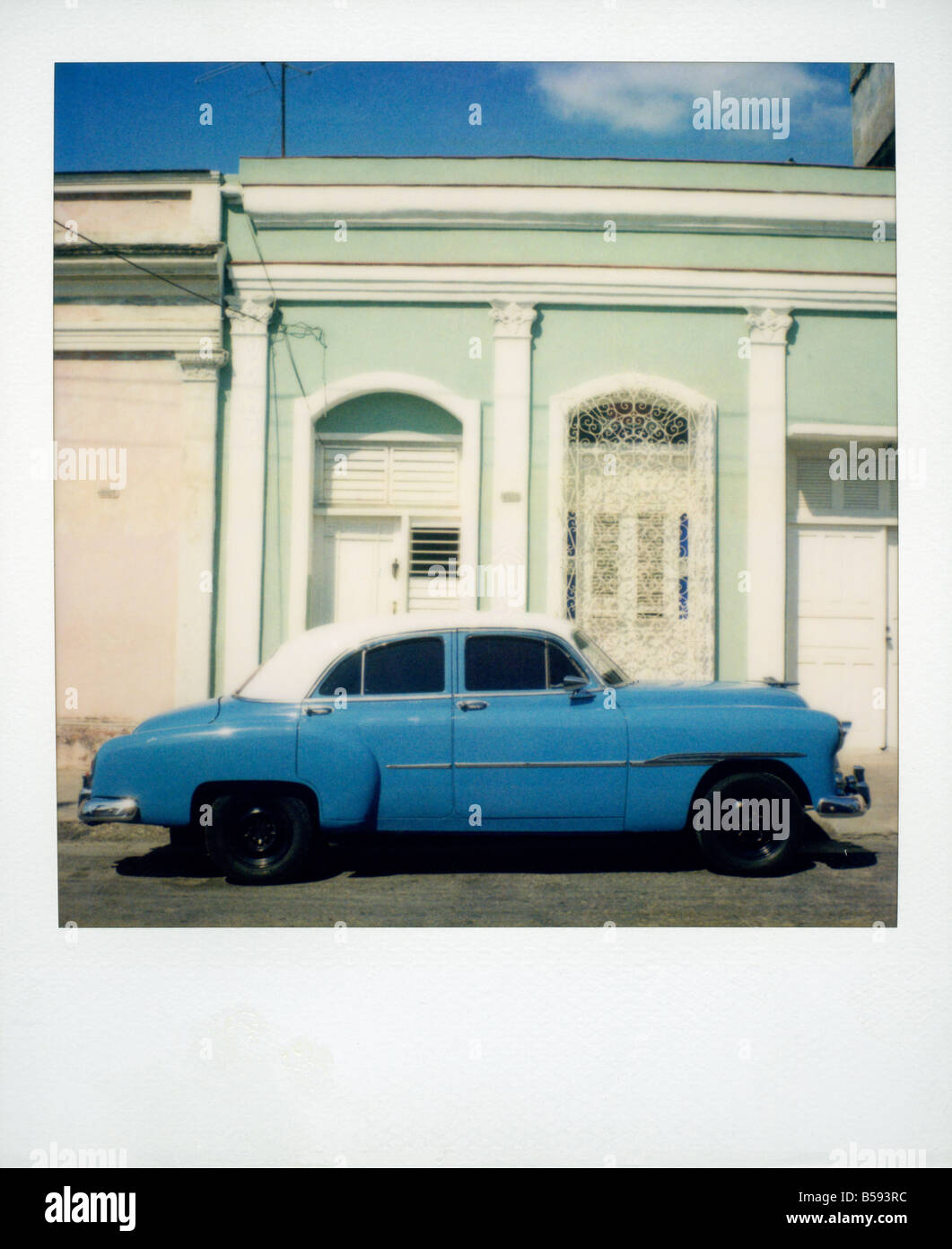Polaroid blau classic American Car Cienfuegos Kuba West Indies Zentralamerikas Stockfoto