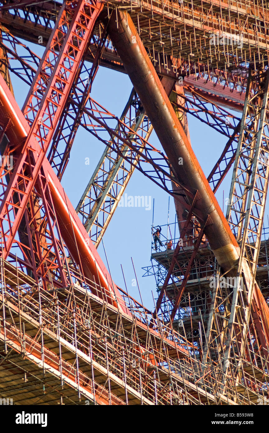 Gerüstbau Aufrichter arbeiten auf die Forth Rail Bridge North Queensferry Fife Region Schottland UK Stockfoto