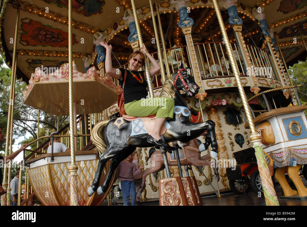 Reiten auf dem Karussell in Nizza im Süden von Frankreich Stockfoto