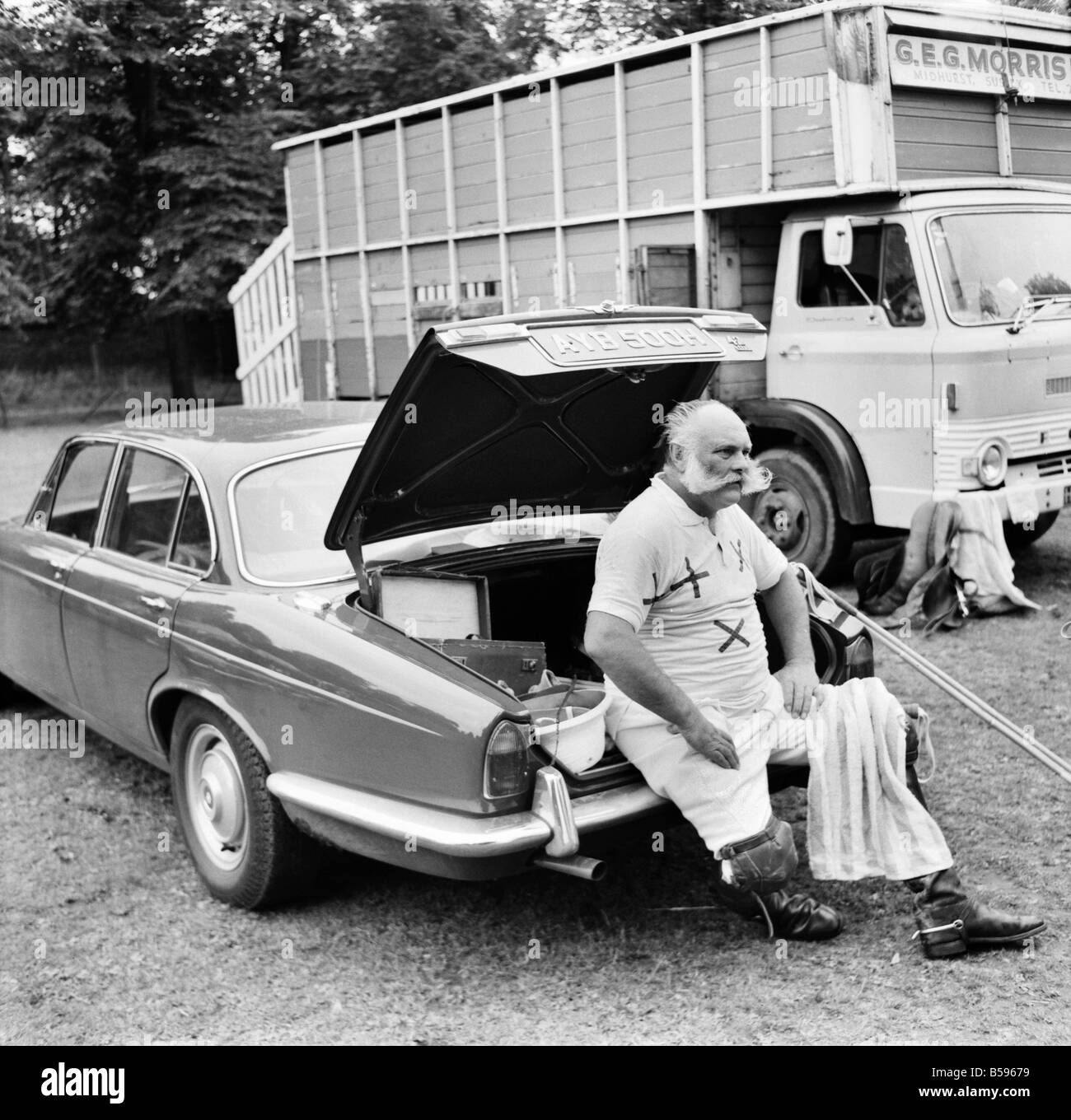 Polo: Jimmy Edwards als Kapitän der "Whocko"-Polo-Team, das von "The Problembehandlungen" im Ham Polo Club geschlagen wurde. Jimmy Edwards. Juli 1970 70-6886-005; Stockfoto