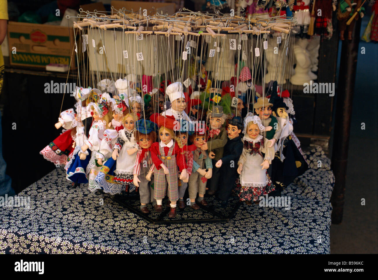 Puppen für Verkauf, kleinen Viertel, Prag, Tschechische Republik, Europa Stockfoto