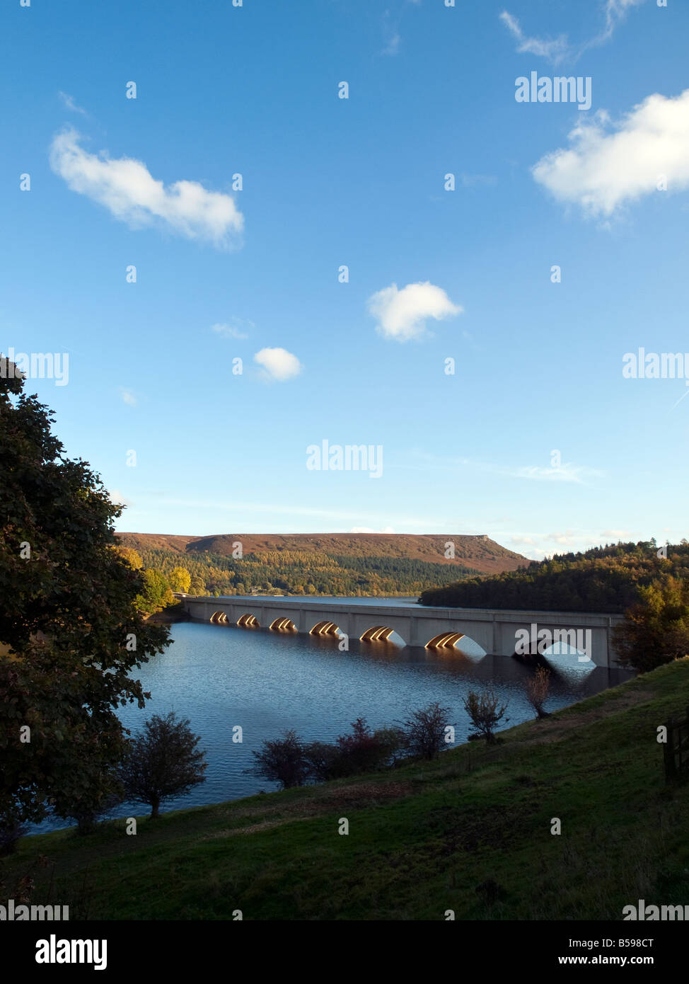Ashopton-Viadukt, Ladybower Vorratsbehälter, Peak District, UK. Stockfoto