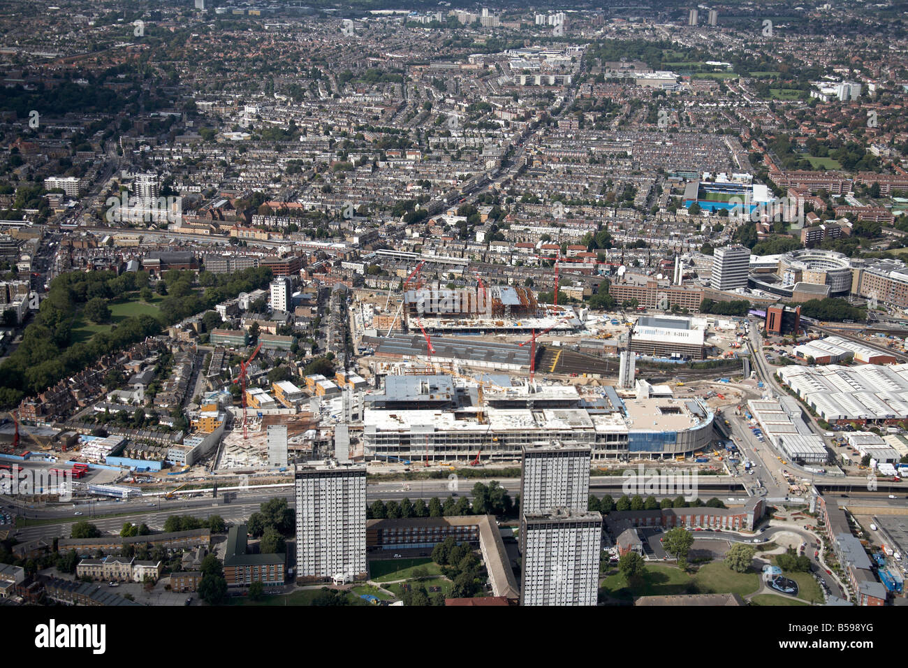 Luftbild südwestlich von Westfield White City Bau Website BBC Television Centre Vorstadt beherbergt Hochhäusern London W11 W Stockfoto