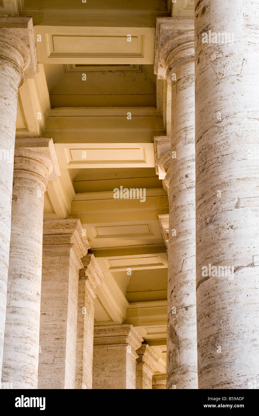 Italien ältere Spalte s Petersplatz Stockfoto