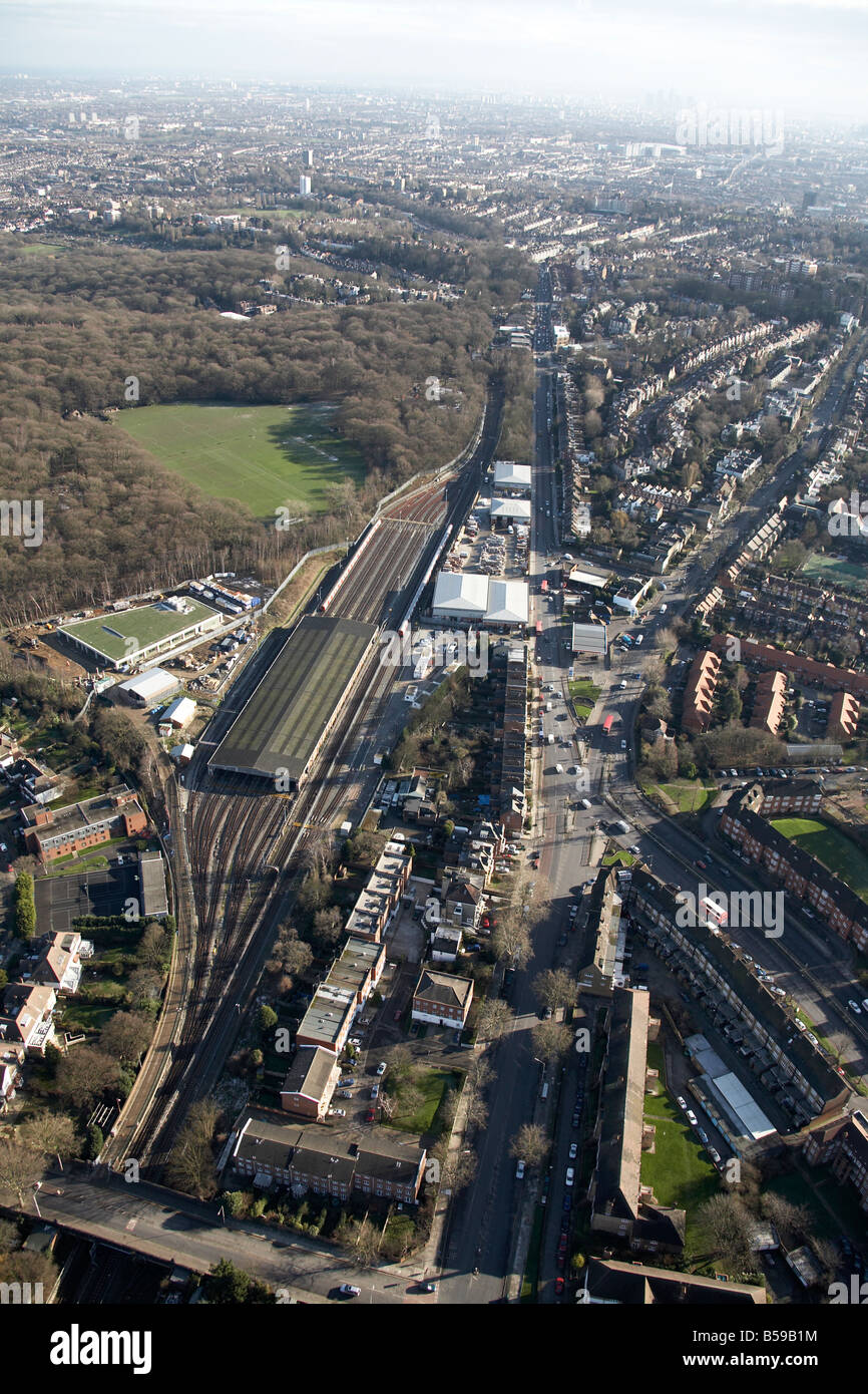 Luftbild südöstlich von Stormont Lawn Tennis Squash Club Linie Bahnbetriebswerk Highgate Holz Torbogen Straße s beherbergt London Stockfoto