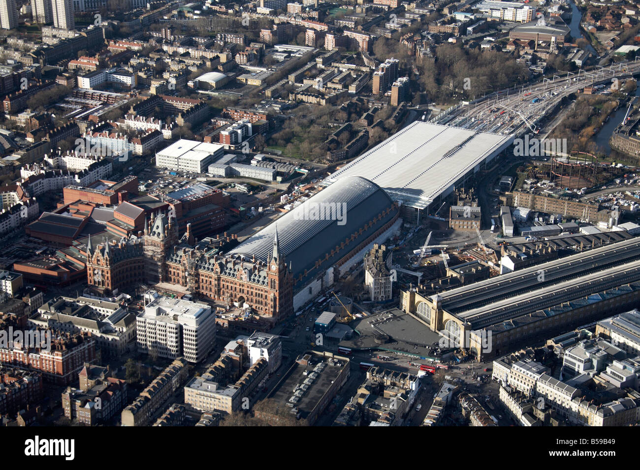 Luftbild Norden westlich von King s Cross St Pancras Bahnhof Stationen British Library innerstädtischen Gebäude Hochhäuser Somers Town Stockfoto
