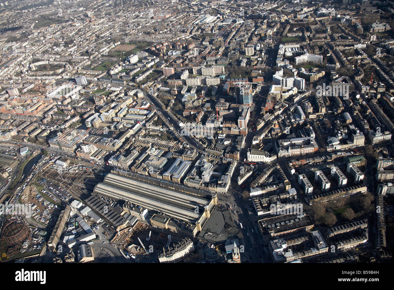 Antenne anzeigen Nord östlich von King s Cross Railway Station Caledonian Road Pentoville Straße Innenstadt Gebäude Clerkenwell London N Stockfoto