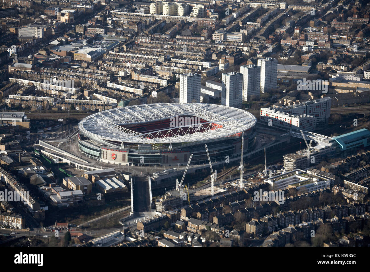 Aerail Ansicht Nord westlich von Emirates Stadion Arsenal Football Club-Bahn-Linien s beherbergt Hochhäusern Drayton Park London Stockfoto