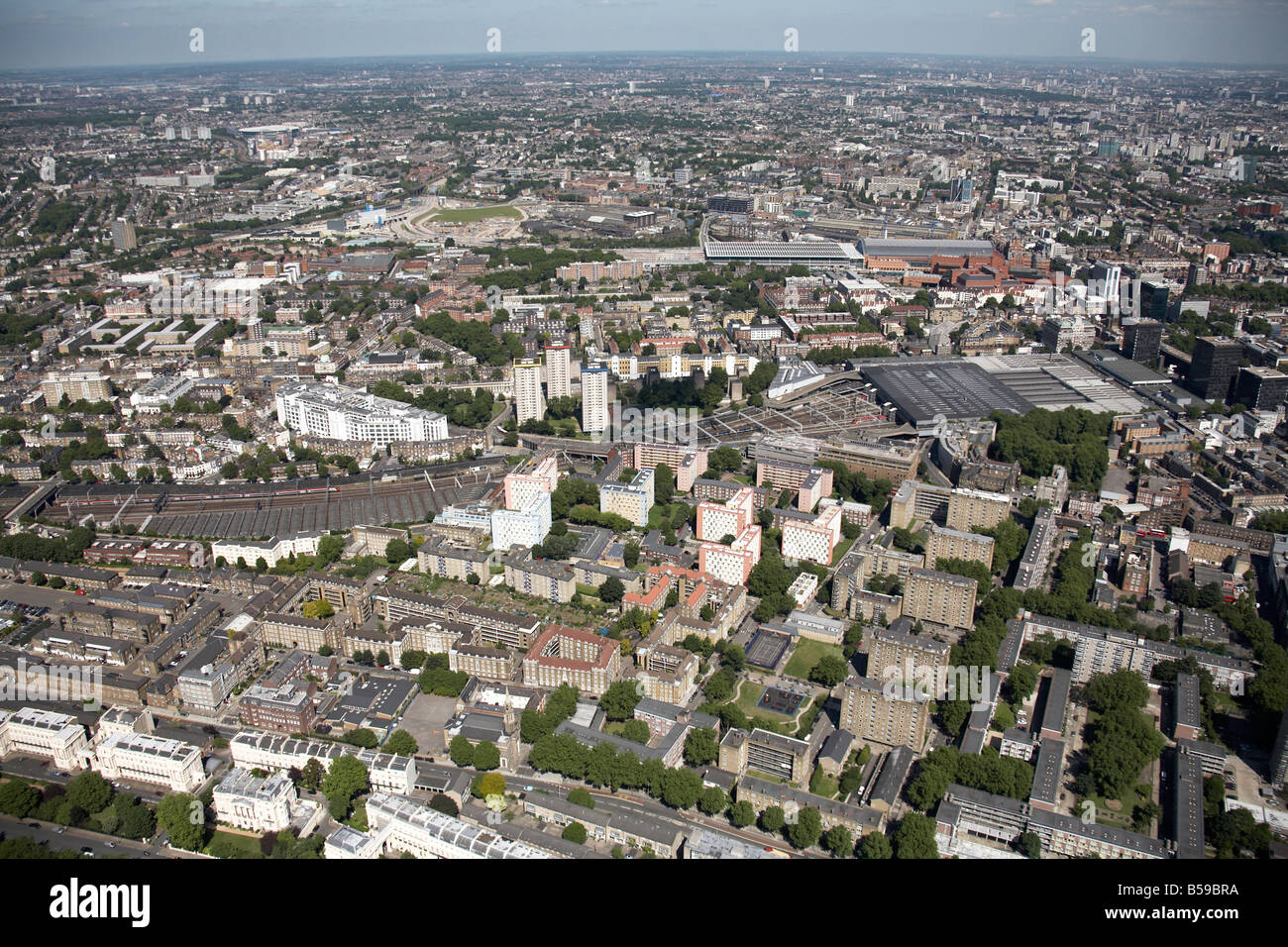 Luftbild Norden östlich von Euston Station Bahnlinien s Wohnungen Hochhäusern Hampstead Road Albany Street London NW1 Engla Stockfoto