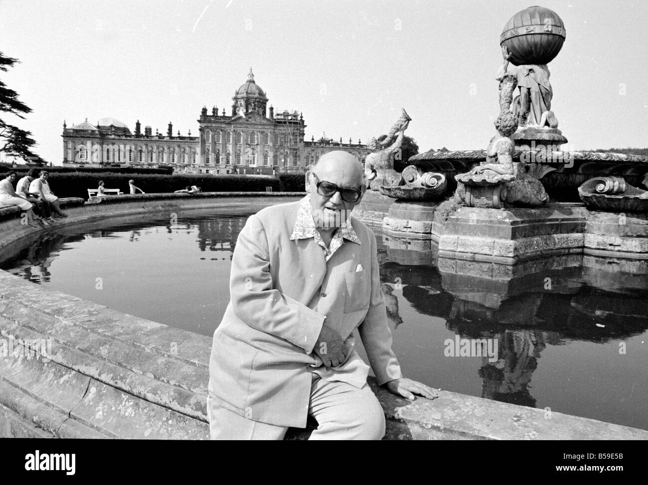 George Howard Baron Howard Henderskelfe Vorsitzender der BBC im Bild außen Castle Howard in North Yorkshire August 1982 82 Stockfoto