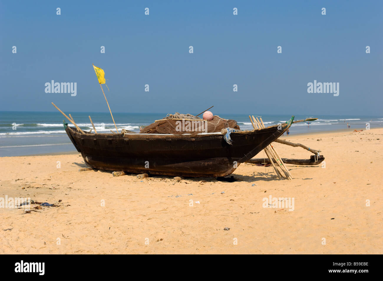 Angelboote/Fischerboote in Benaulim Beach in Goa, Indien. Stockfoto