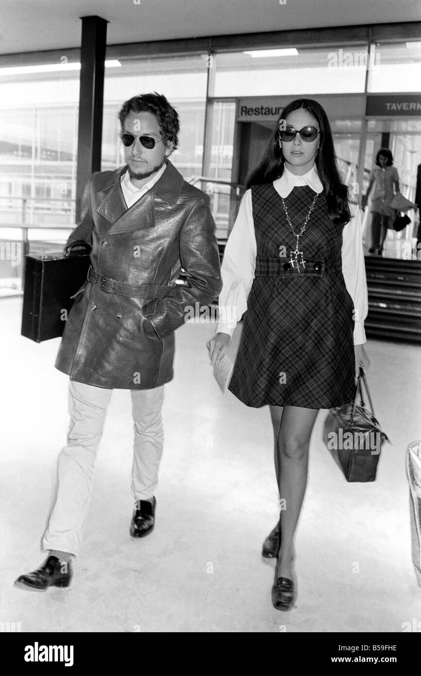 Amerikanische Folk-Sängerin, Bob Dylan und seine Frau links Flughafen Heathrow heute nach Hause in die USA zurückkehren; September 1969; Z08379-003 Stockfoto
