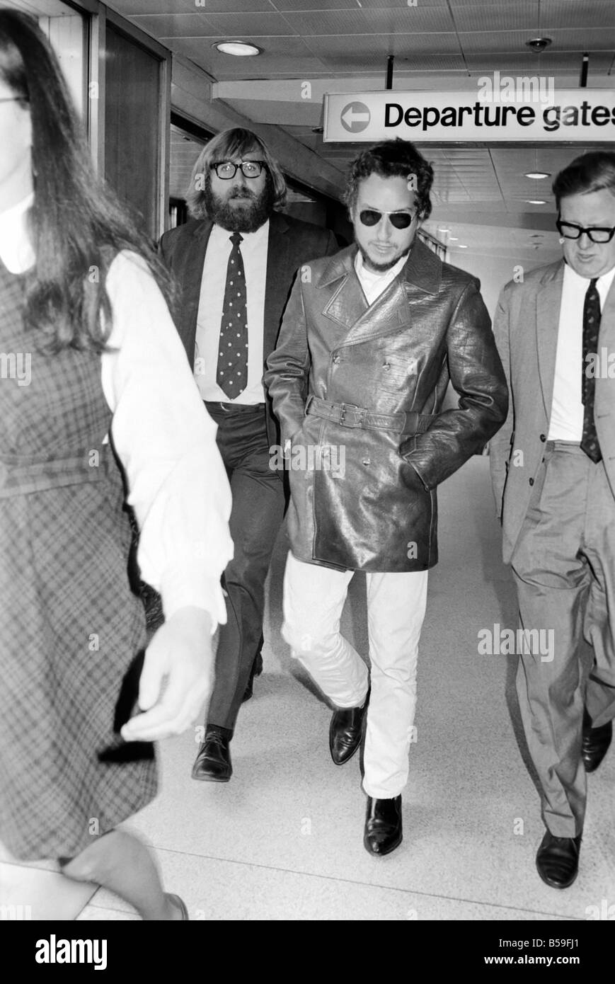 Amerikanische Folk-Sängerin, Bob Dylan und seine Frau links Flughafen Heathrow heute nach Hause in die USA zurückkehren; September 1969; Z08379 Stockfoto