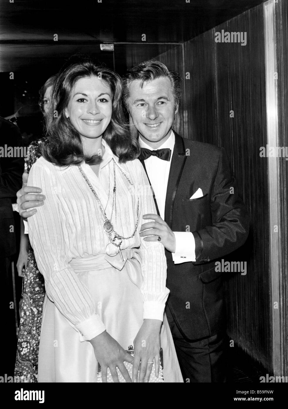 Film-Premiere von "Oh, was für eine schöne Krieg" bei der Paramount. Bryan Forbes und Nanette Newman. ; April 1969; Z3680-010 Stockfoto