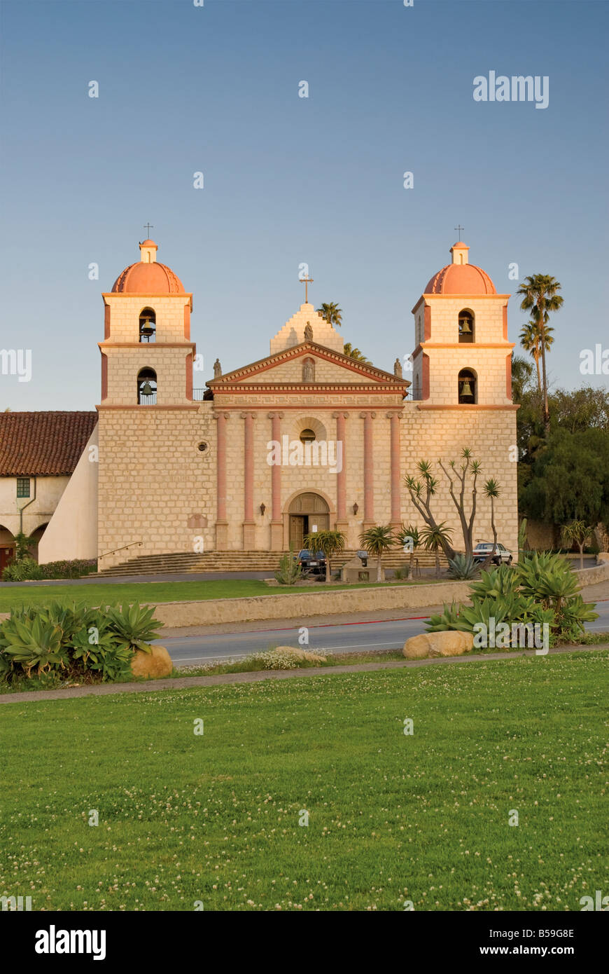 Mission Santa Barbara bei Sonnenaufgang Santa Barbara Kalifornien USA Stockfoto