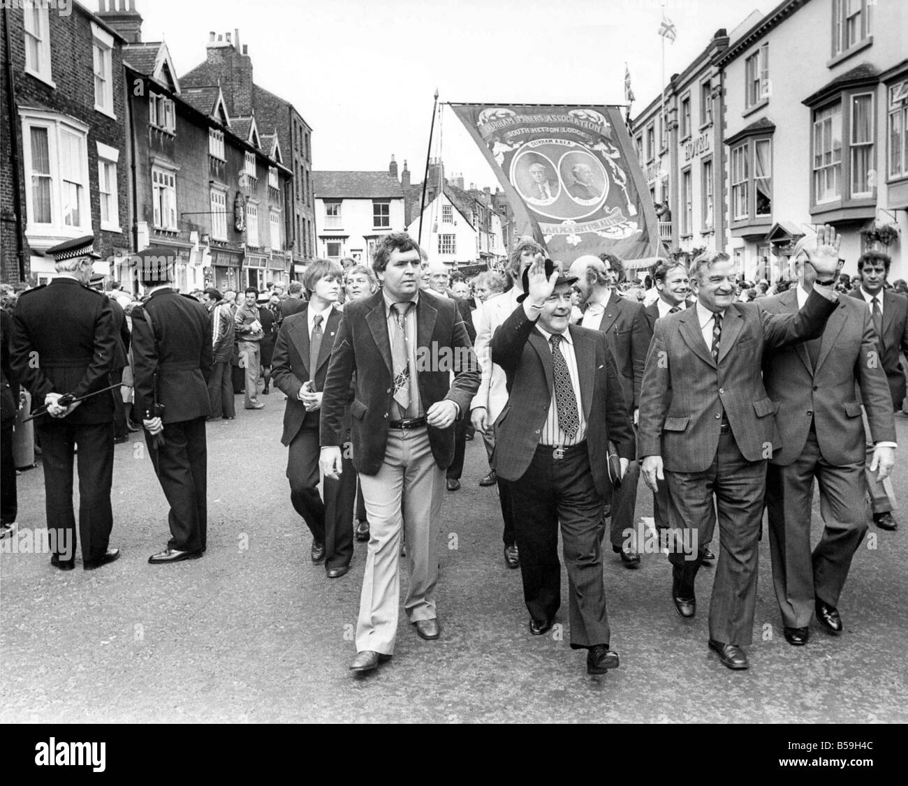 Durham Miner Gala Joe Gormley führt die South Hetton Lodge Group Stockfoto