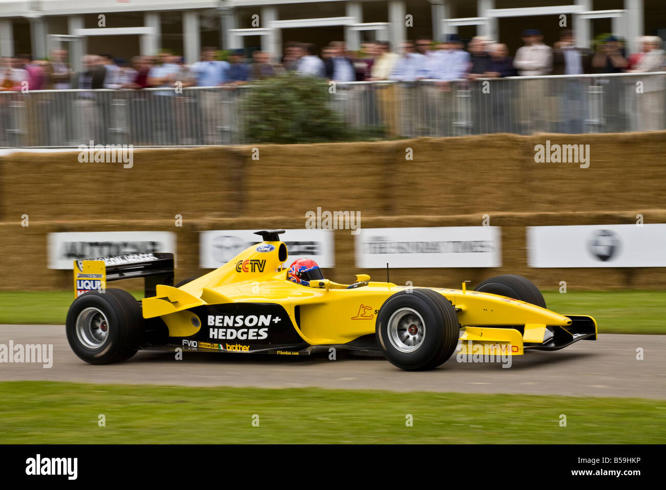 Jordan-Ford EJ13 2003 mit Fahrer Andrew Tate beim Goodwood Festival of Speed, Sussex, UK. Stockfoto