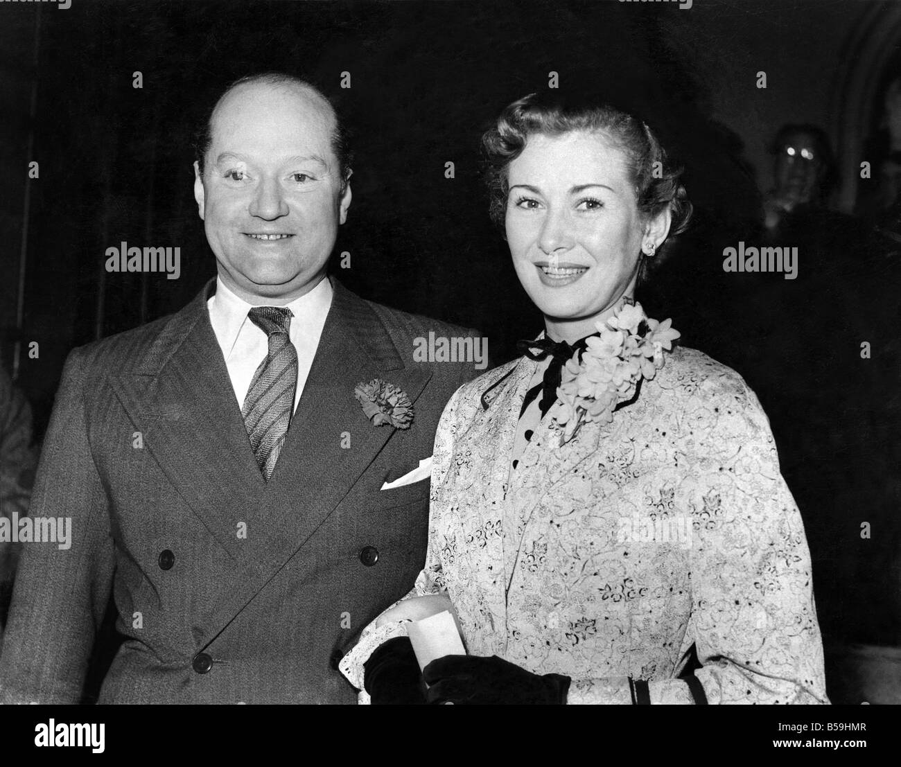 Dinah Sheridan Mi wieder. Film Schauspielerin Dinah Sheridan, ehemals verheiratet mit Schauspieler Jimmy Hanley, deren Ehe letztes Jahr aufgelöst wurde, war in Caxton Hall, Herr John Davis, 47 Jahre alt, Managing Director der Rank Organisation verheiratet. Tini es den letzten Film gehören "Schallmauer" und der Oldtimer-Film "Genevieve". März 1954 P008052 Stockfoto