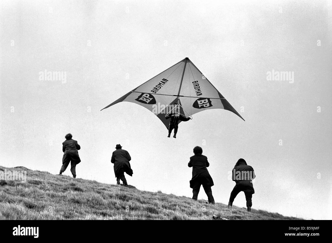Britische Kite Team. Hang Gliding WM nächste Woche in Australien stattfindet hatten britische Team gesponsert von B.P. Last-Minute-Get-together am Nachmittag (Freitag) in Marlborough Downs, Wiltshire. März 1975 75-01306-005 Stockfoto