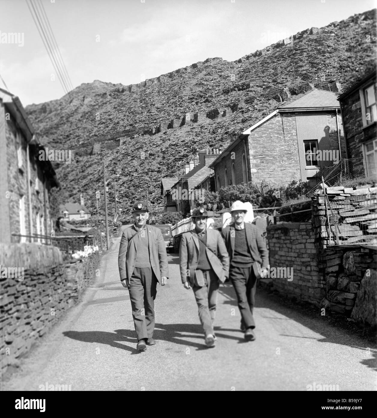 : Bergbau: Großbritanniens hässlichsten Beauty Spot: Blaenau Ffestiniog, einem walisischen Schieferabbau Dorf, wo die Giat Schlacke Staats- Stockfoto