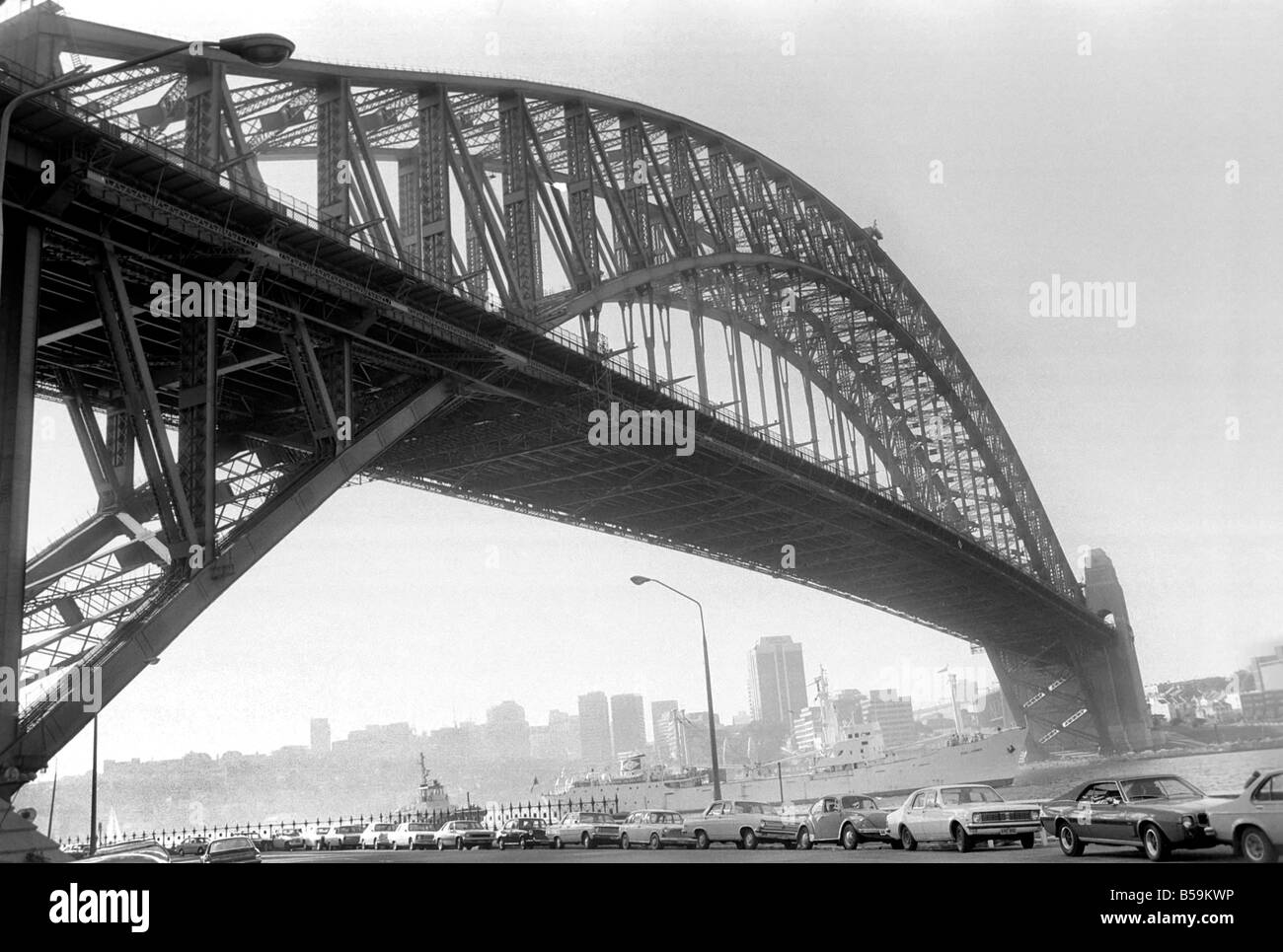 Blick auf Sydney Harbour Bridge in New South Wales, Australien. &#13; &#10; April 1975 &#13; &#10; 75-2101-013 Stockfoto