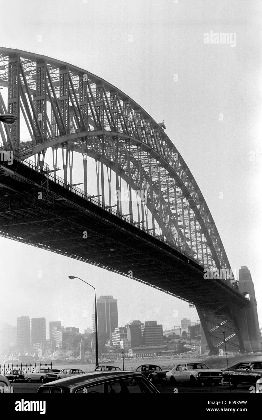 Blick auf Sydney Harbour Bridge in New South Wales, Australien. &#13; &#10; April 1975 &#13; &#10; 75-2101 Stockfoto