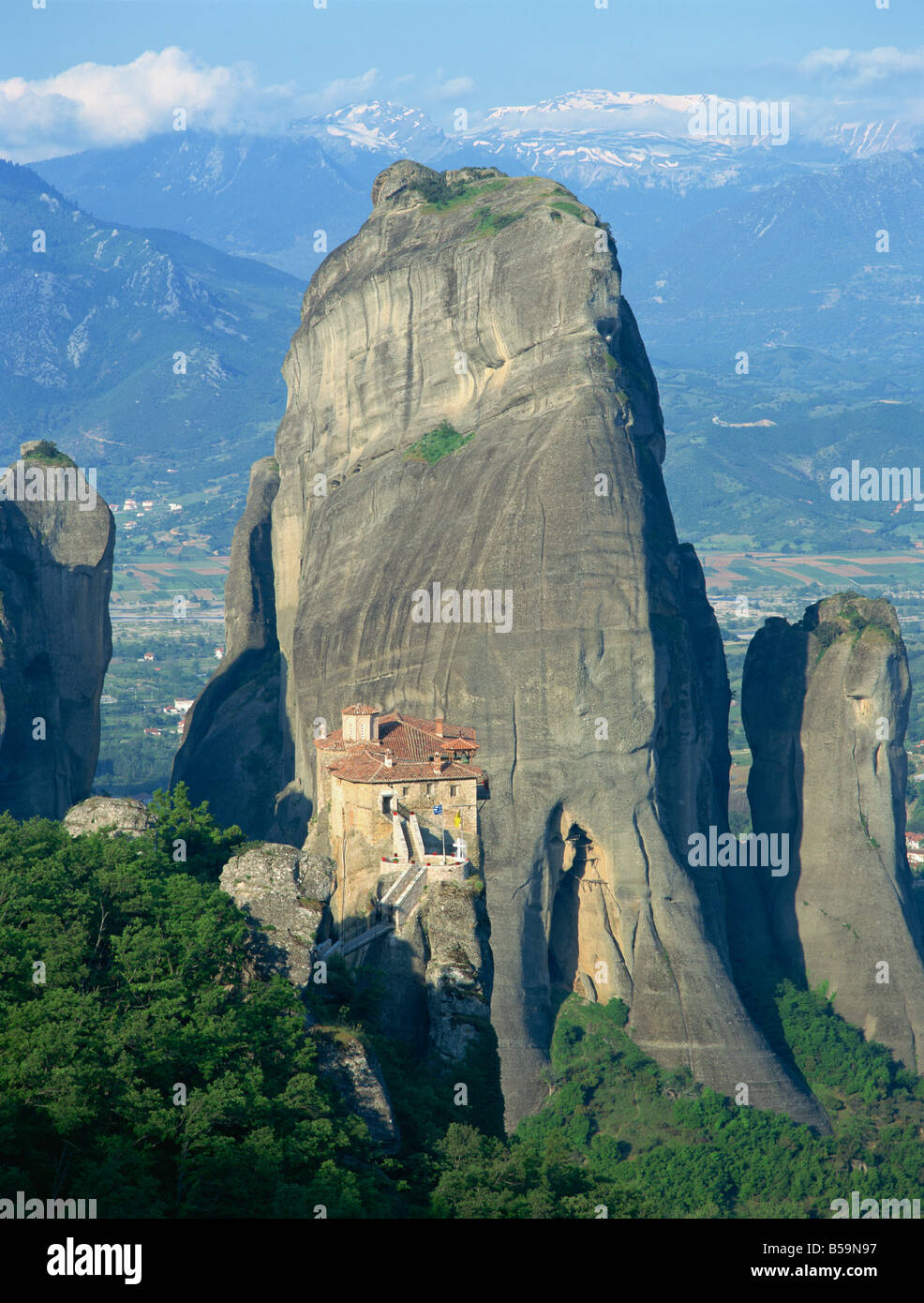 Steinsäulen und Kloster Roussanou, Meteora, UNESCO-Weltkulturerbe, Griechenland, Europa Stockfoto