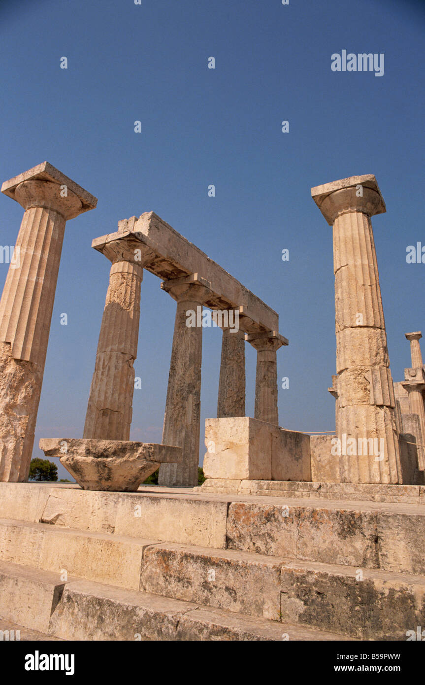 Restlichen dorischen Säulen von der Tempel des Aphaiatempels Ägina Saronischen Inseln Griechenland G Thouvenin Stockfoto