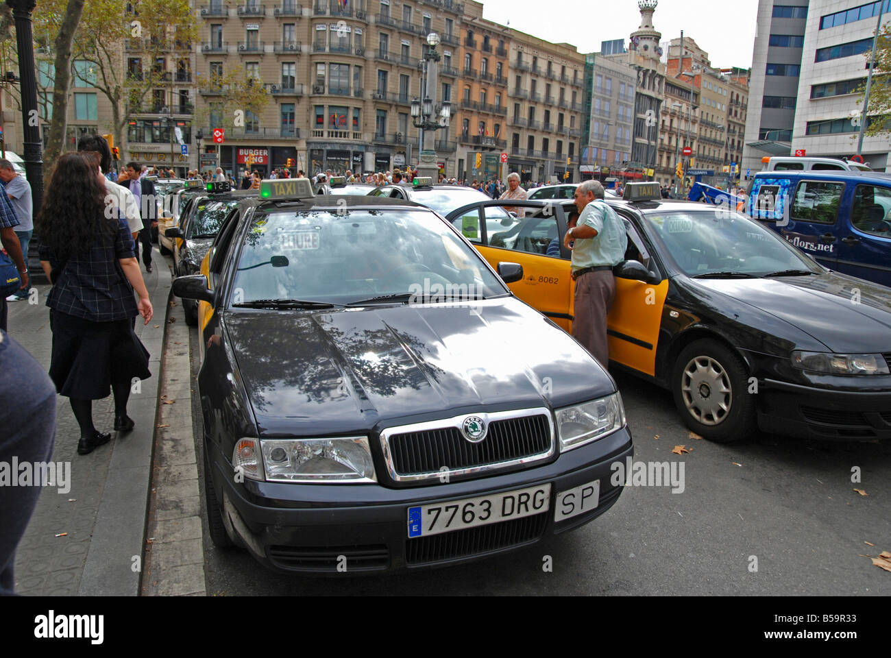 Stau und Taxis am Plaza Catalunya, Barcelona, Spanien Stockfoto