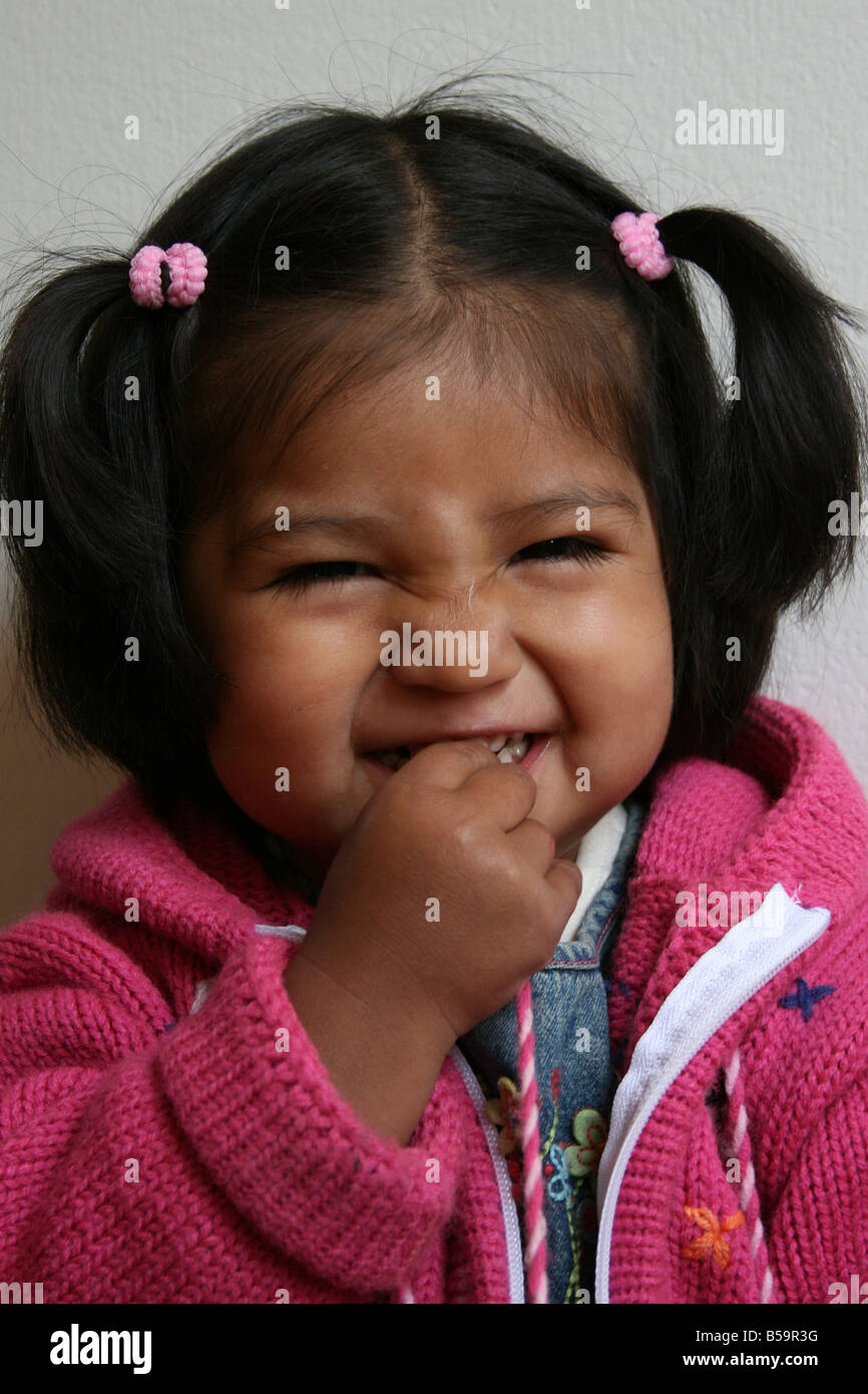 Ein glückliches peruanischen Baby. Ein schönes Lächeln. Stockfoto