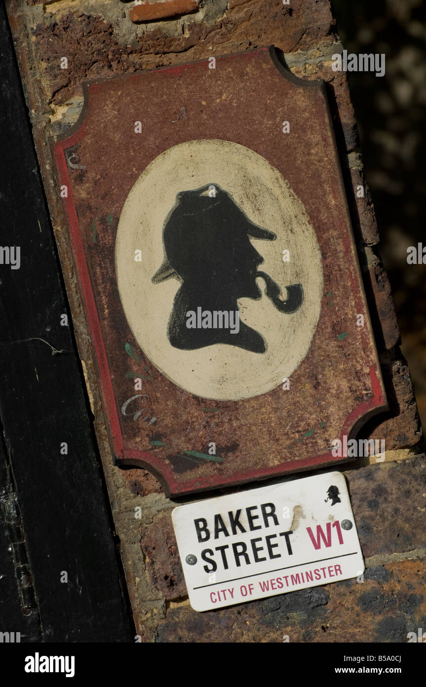 Nahaufnahme von Sherlock Holmes Zeichen außerhalb des Museums von Conan Doyle bei Groombridge Place in Kent Stockfoto