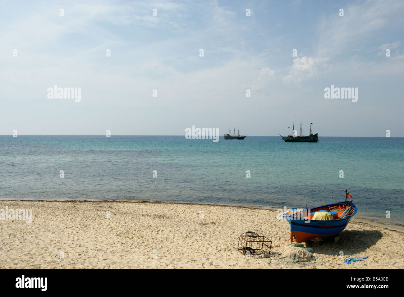 Fisch-Boot am Strand, Hammamet, Tunesien Stockfoto