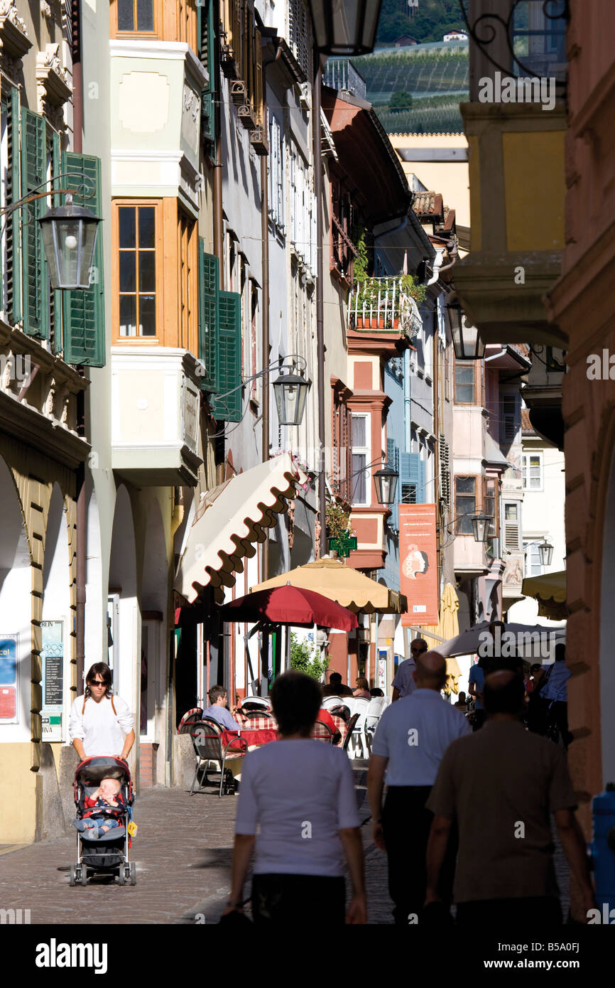 Italien, Südtirol, Meran, Altstadt, Laubengasse Stockfoto