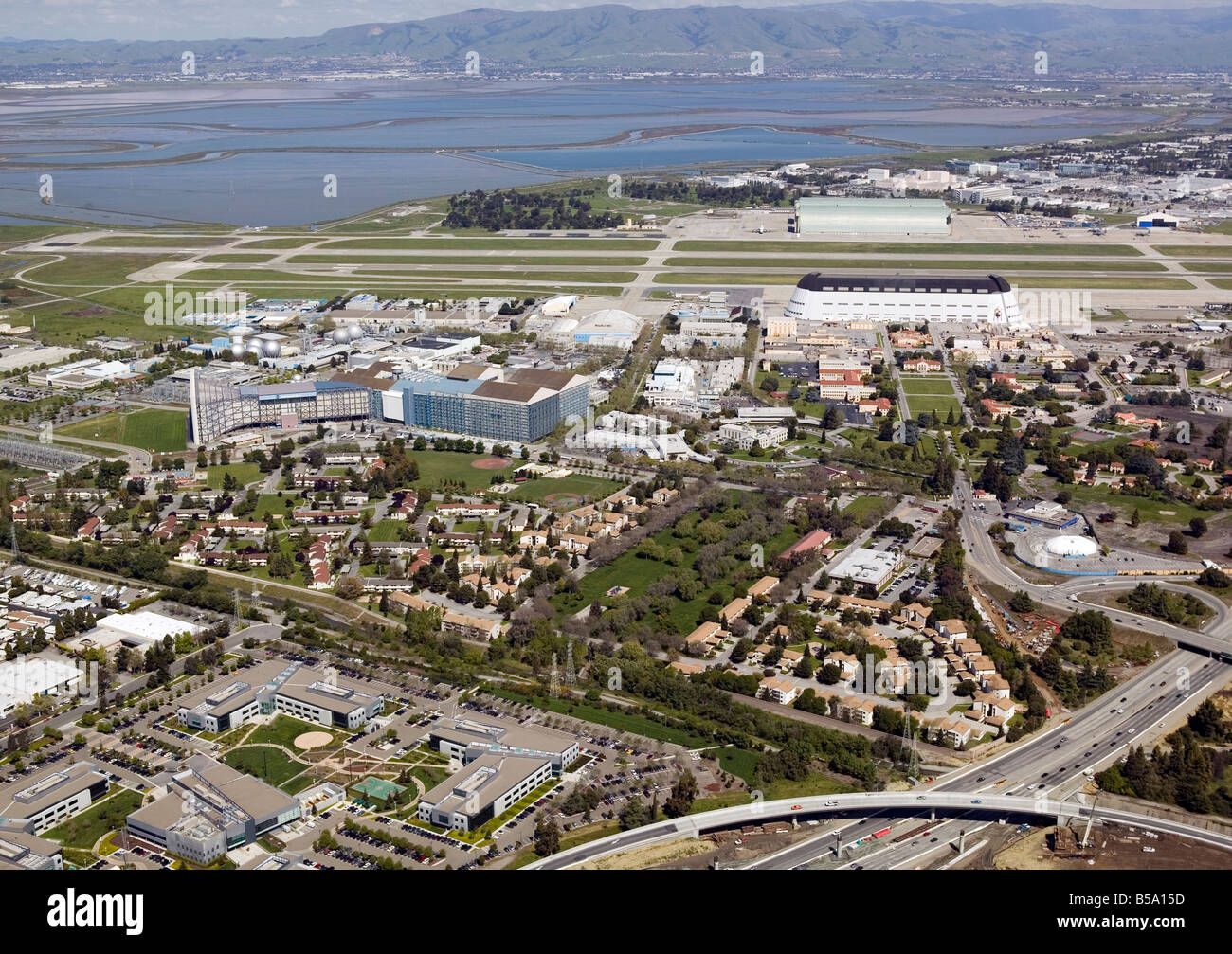 Luftaufnahme über Mountain View Silicon Valley Moffett Field NASA National Aeronautic und Space Administration CA Stockfoto