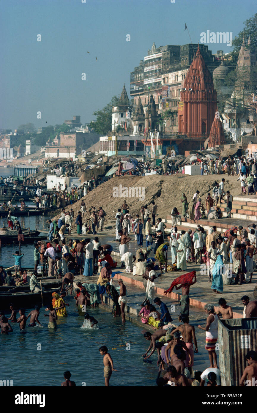 Ghats am Fluss Ganges, Varanasi, Staat Uttar Pradesh, Indien Stockfoto