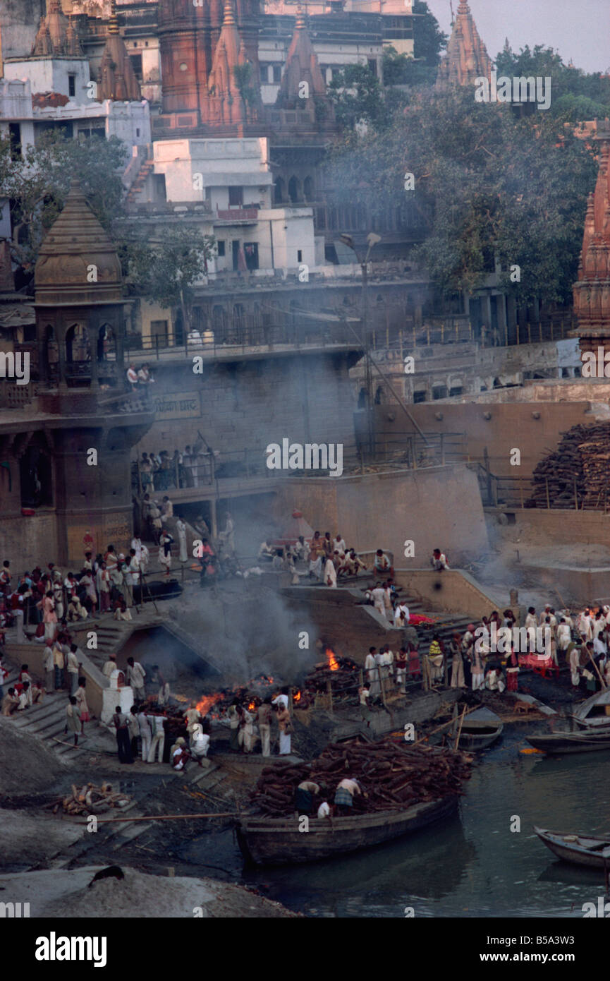 Hindu Feuerbestattungen Burning Ghats Varanasi Uttar Pradesh Staat Indien Asien Stockfoto