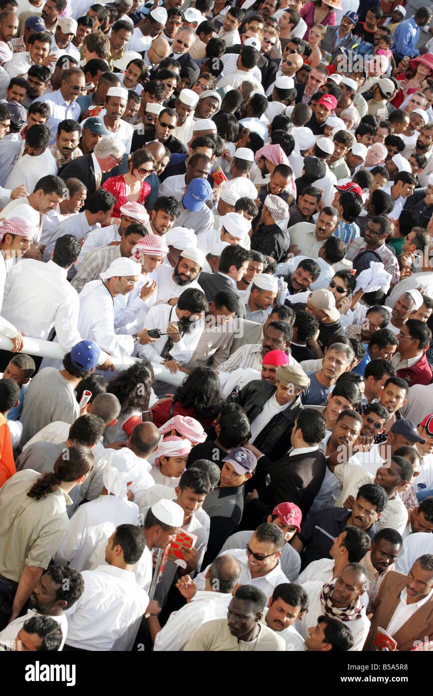 Menschenmassen in Dubai, Vereinigte Arabische Emirate Stockfoto