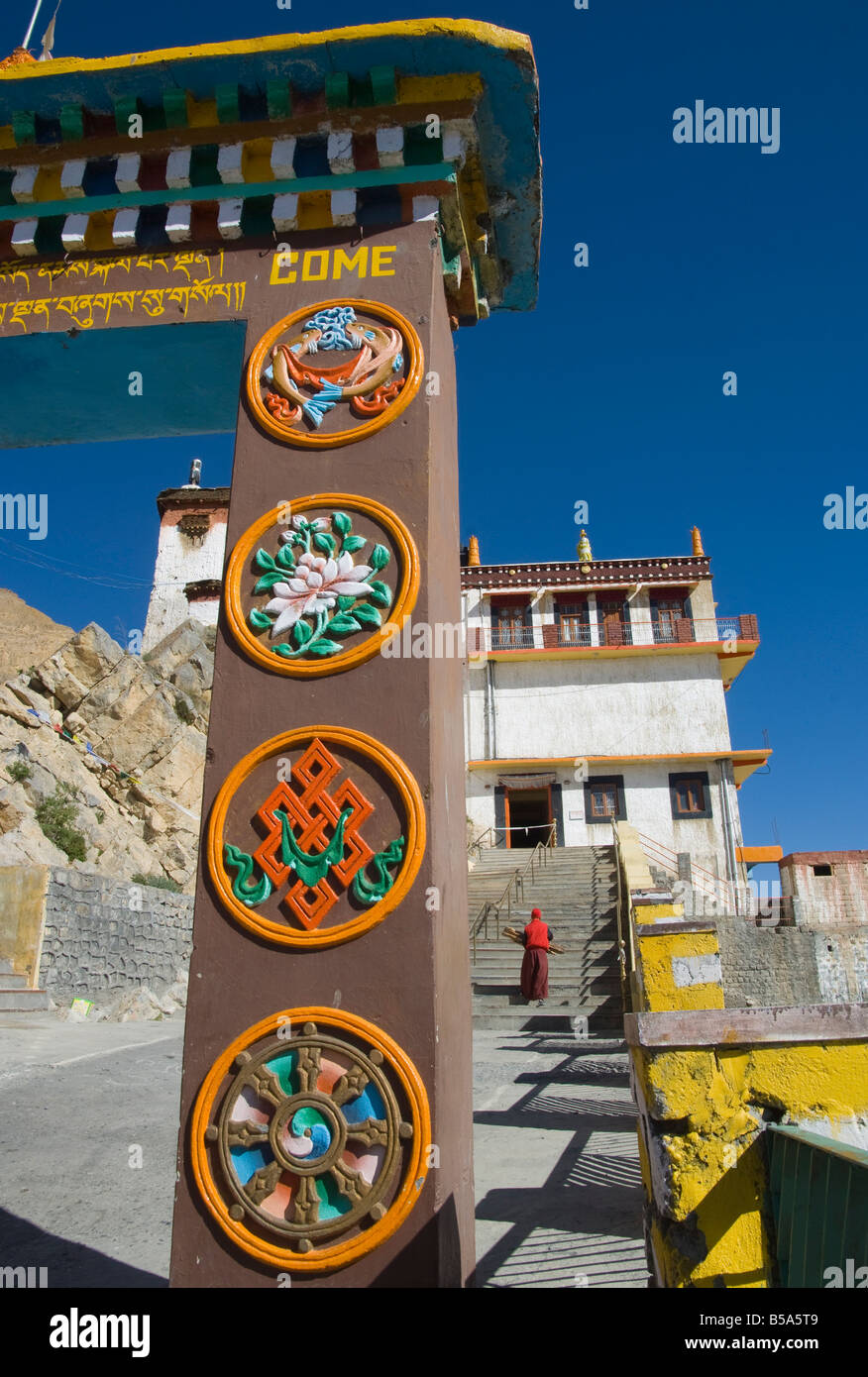 Eingangstor und Hauptgebäude, Kee Gompa, Spiti, Himachal Pradesh, Indien Stockfoto