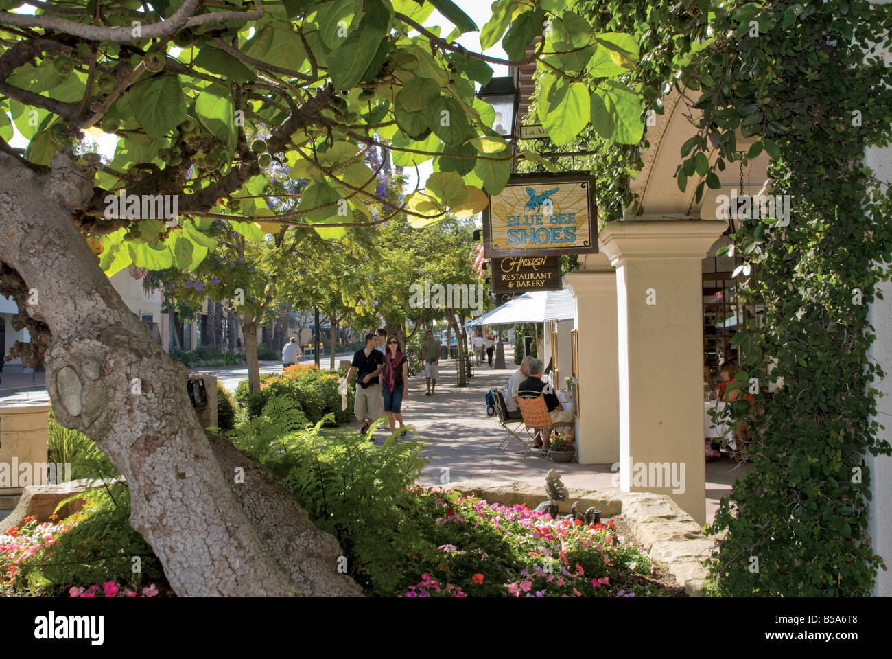 Fußgänger an der State Street Santa Barbara Kalifornien USA Stockfoto