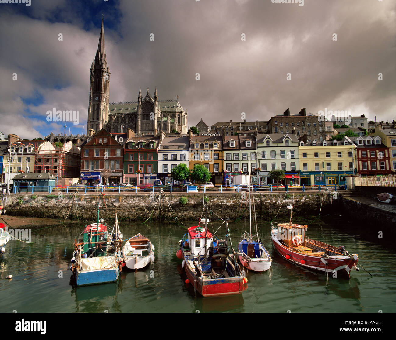 Cobh Hafen und die Kathedrale von St. Colman, County Cork, Munster, Irland (Eire), Cobh (Kork), Europa Stockfoto