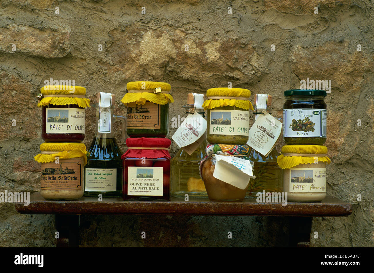 Regionale Produkte für Verkauf, Pienza, Toskana, Italien, Europa Stockfoto