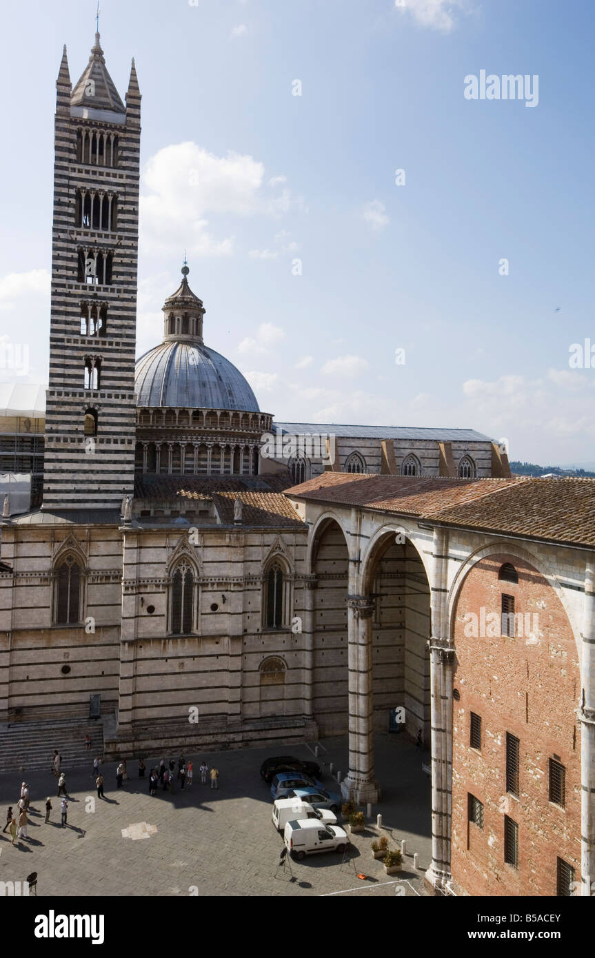 Blick auf die unvollendete Kirchenschiff Wand von der Duomo (Kathedrale), die nach der Pest, Siena, Toskana, Italien aufgegeben wurde Stockfoto