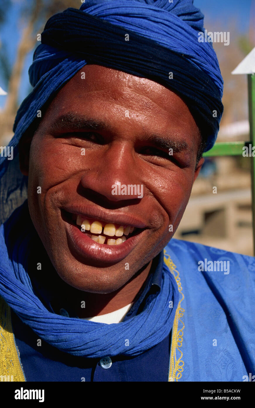 Sahara Wohnwagen Fahrer, 20 Jahre alt, Agdz, Ouarzazate Region, Marokko, Nordafrika, Afrika Stockfoto