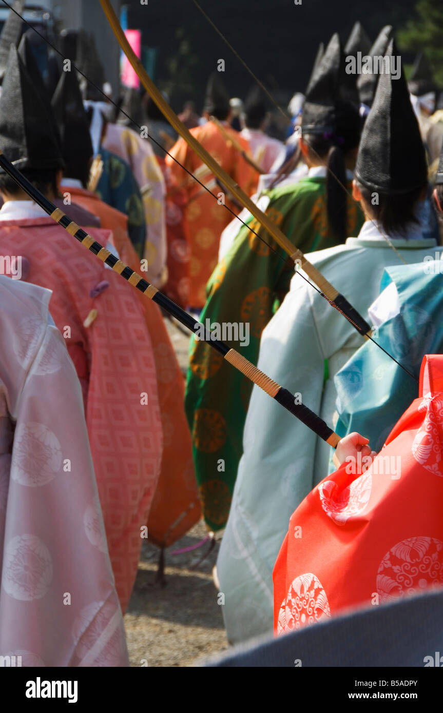 Prozession der Bogenschützen vor, einer zurück Bogenschießen Pferd (Yabusame), Bezirk Harajuku, Tokio, Insel Honshu, Japan Stockfoto Prozession der Bogenschützen vor, einer zurück Bogenschießen Pferd (Yabusame), Bezirk Harajuku, Tokio, Insel Honshu, Japan Stockfoto