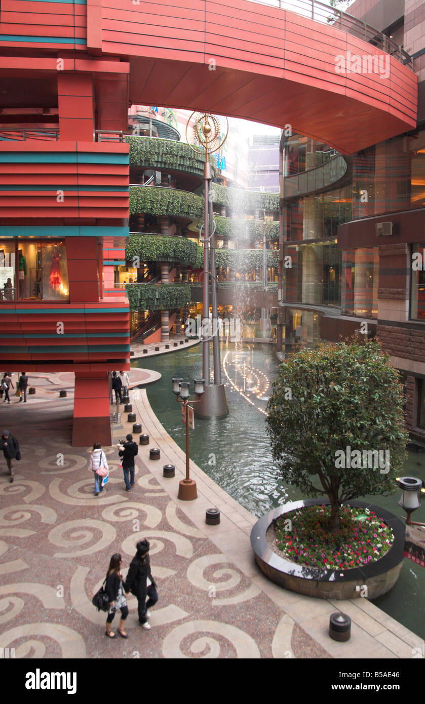 S-förmige Shopping Mall und Unterhaltungskomplex mit künstlichen Kanal und Brunnen, Canal City, Hakata, Fukuoka, Kyushu, Japan Stockfoto