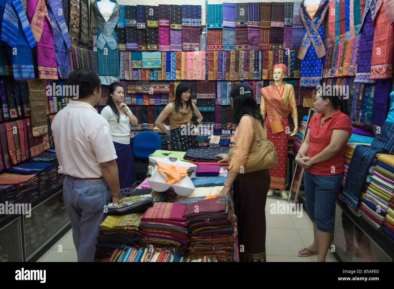 Einkaufen in der Morgenmarkt, Vientiane, Laos, Indochina, Südost-Asien Stockfoto