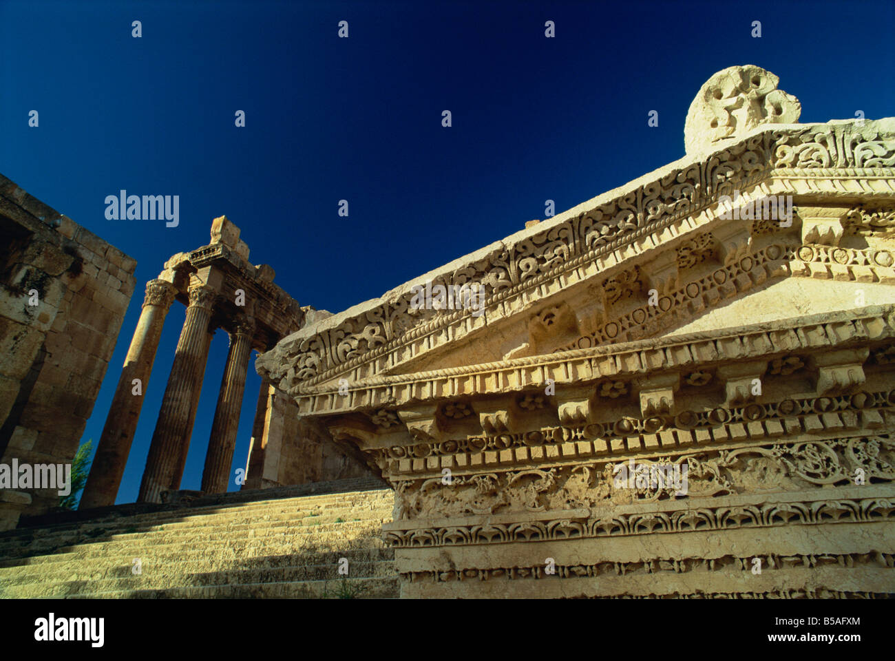 Zugang zum Roman Tempel des Bacchus, Baalbek, UNESCO World Heritage Site, Libanon, Nahost Stockfoto