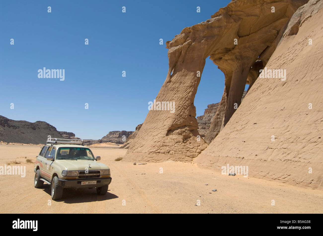 Zinn Ghalega Rock Formation, Red Rhino Arch, Wadi Teshuniat, Akakus, Sahara Wüste, Fezzan, Libyen, Nordafrika, Afrika Stockfoto